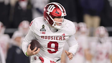 Indiana Hoosiers quarterback Kurtis Rourke (9)