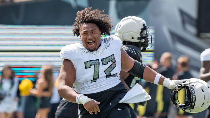 Oregon ducks football trenches Matayo Uiagalele indiana hoosiers autzen stadium dan lanning curt cignetti dakorien moore Oregon ducks football trenches Matayo Uiagalele indiana hoosiers autzen stadium dan lanning curt cignetti dakorien moore