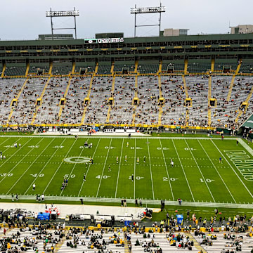 Here's the scene at Lambeau Field about an hour before kickoff of Packers-Jets.