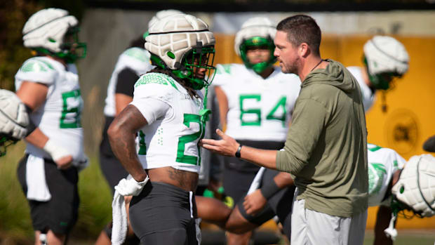 Oregon head coach Dan Lanning talks with running back Jordan James during practice with the Oregon Ducks Tuesday, Aug. 20