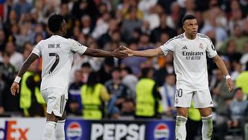 L'entente entre Kylian Mbappé et Vinicius Junior est vivement critiquée par la presse espagnole. L'entente entre Kylian Mbappé et Vinicius Junior est vivement critiquée par la presse espagnole.