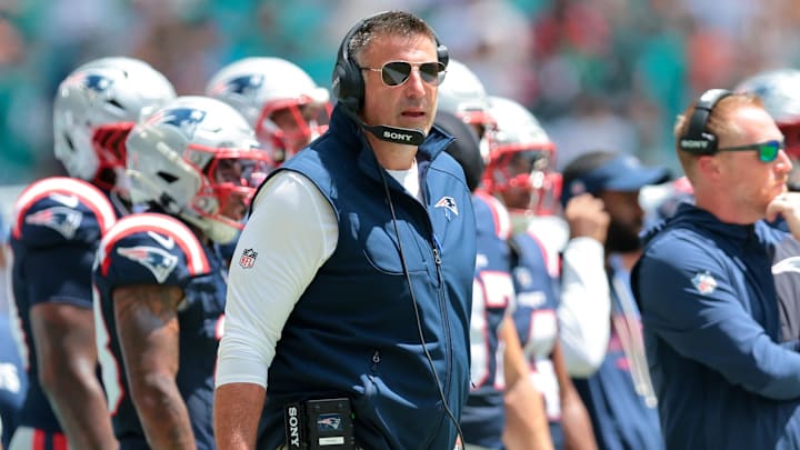 Mike Vrabel and the Patriots are 7-point favorites against the Titans in NFL Week 7 action.