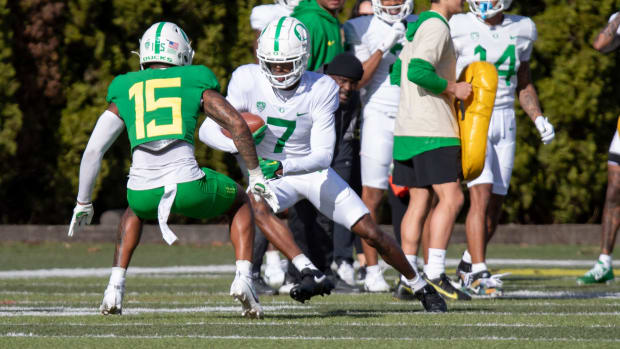 Oregon wide receiver Evan Stewart