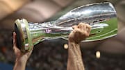 Carvajal ergueu a última taça da Supercopa