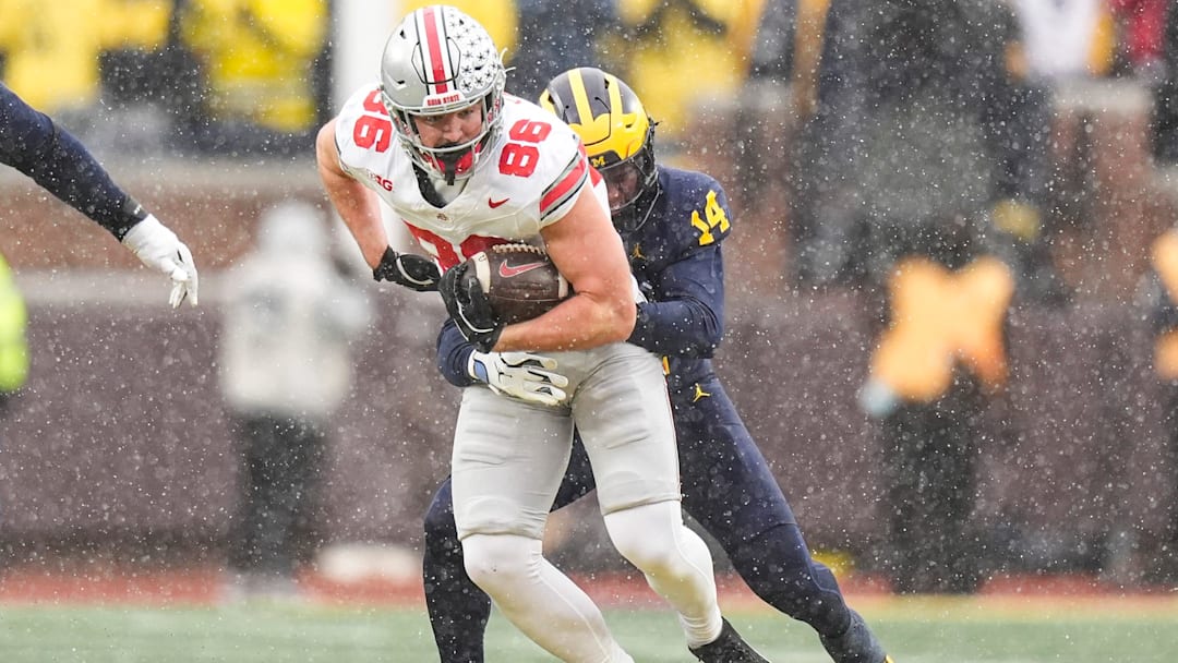 Ohio State tight end Max Klare (86) makes a catch against Michigan defensive back Jordan Young (14) during the second half at Michigan Stadium in Ann Arbor on Saturday, Nov. 29, 2025.