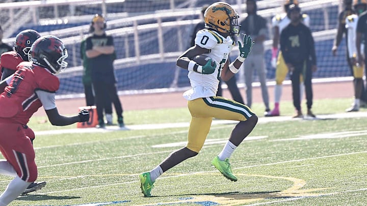 Taft wide receiver Lorenzo McMullen runs the ball during the Senators' win over Hughes Saturday, Oct. 5, 2024.