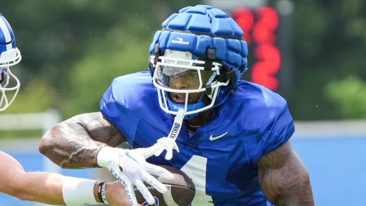 Kentucky Wildcats running back Chip Trayanum suffered a broken hand in football practice, per a new report.