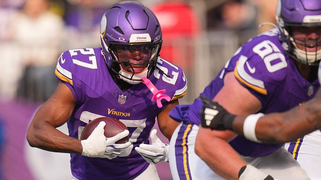 Oct 25, 2026; Minneapolis, Minnesota, USA;  Minnesota Vikings running back Jordan Mason (27) rushes the ball against the Indianapolis Colts in the first half at U.S. Bank Stadium.  