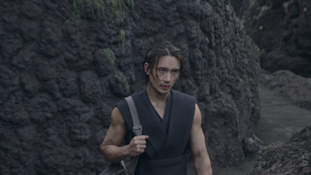 The Stranger (Manny Jacinto) in Lucasfilm's THE ACOLYTE, season one, exclusively on Disney+. ©2024 Lucasfilm Ltd. & TM. All Rights Reserved.