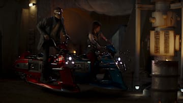 (L-R): Skad (Jordan Bolger) and Drash (Sophie Thatcher) in Lucasfilm's THE BOOK OF BOBA FETT, exclusively on Disney+. © 2022 Lucasfilm Ltd. & ™. All Rights Reserved.