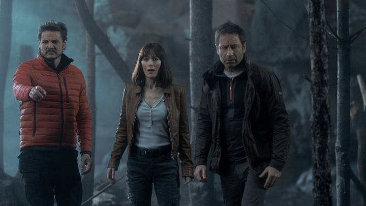 The Bubble. (L-R) Pedro Pascal as Dieter Bravo, Leslie Mann as Lauren Van Chance and David Duchovny as Dustin Mulray in The Bubble. Cr. Courtesy of Netflix © 2022