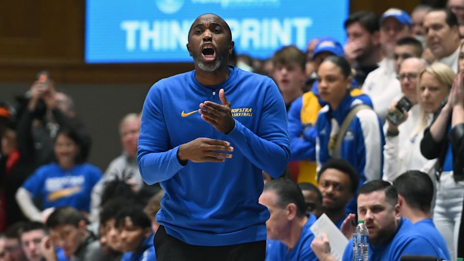 Speedy Claxton, Hofstra Pride