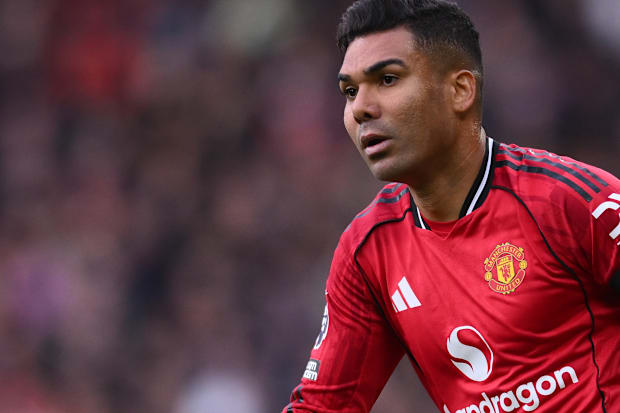 วิกเตอร์ โอซิมเฮน กำลังปิดปากแฟนบอล