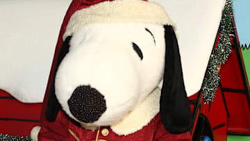 Knott's Berry Farm's Countdown To Christmas And Snoopy's Merriest Tree Lighting