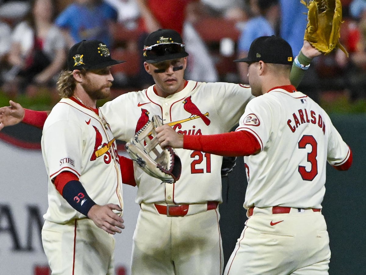 What does the 24 patch on St. Louis Cardinals jerseys mean?