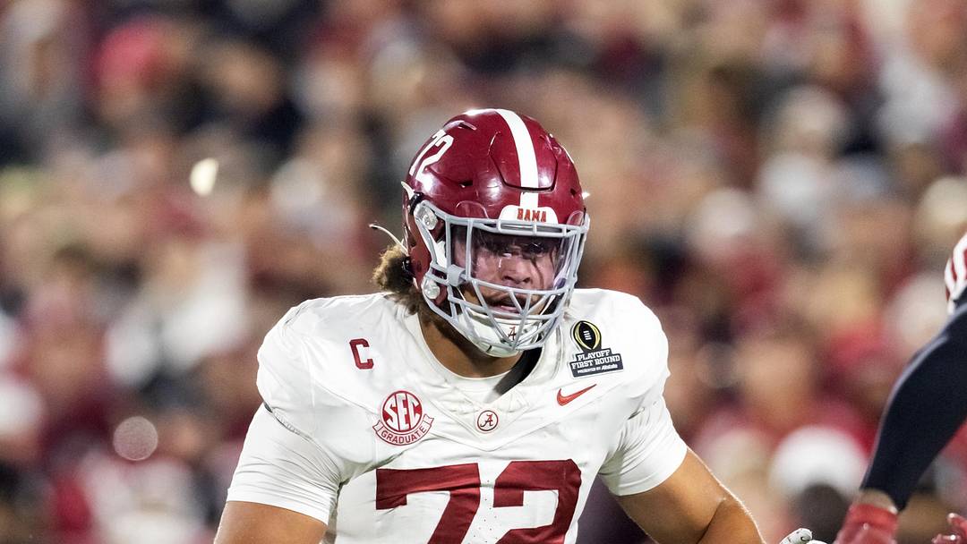 Dec 19, 2025; Norman, OK, USA; Alabama Crimson Tide offensive lineman Parker Brailsford (72) against the Oklahoma Sooners during the CFP National Playoff First Round at Gaylord Family Oklahoma Memorial Stadium. Mandatory Credit: Mark J. Rebilas-Imagn Images
