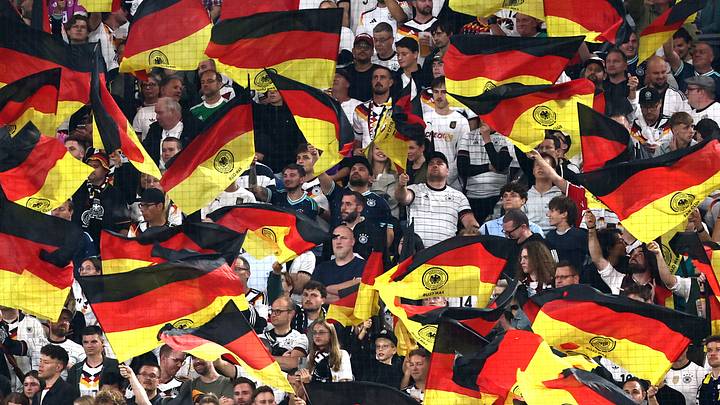 Deutsche Fans im Stadion: Dieses Bild wird es in Serbien nicht geben Deutsche Fans im Stadion: Dieses Bild wird es in Serbien nicht geben