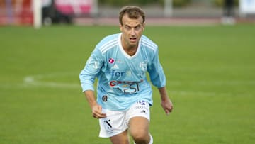 Macron a touché le ballon avec le Variété Club de France