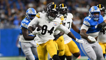 Aug 24, 2024; Detroit, Michigan, USA;  Pittsburgh Steelers running back Cordarrelle Patterson (84) runs for a touchdown against the Detroit Lions in the first quarter at Ford Field. Mandatory Credit: Lon Horwedel-USA TODAY Sports