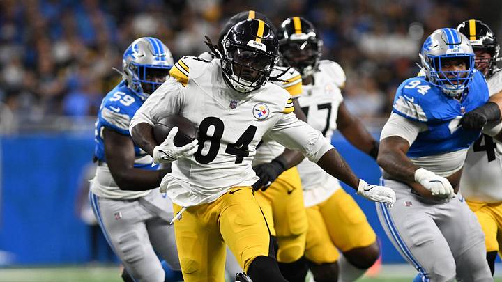 Aug 24, 2024; Detroit, Michigan, USA;  Pittsburgh Steelers running back Cordarrelle Patterson (84) runs for a touchdown against the Detroit Lions in the first quarter at Ford Field. Mandatory Credit: Lon Horwedel-USA TODAY Sports