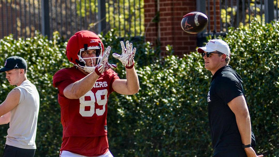 Oklahoma tight end Hayden Hansen prepares to catch a pass during practice. Oklahoma tight end Hayden Hansen prepares to catch a pass during practice.
