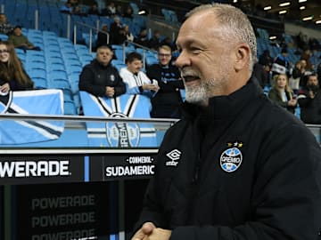 Técnico quer ter mais alternativas no elenco azul