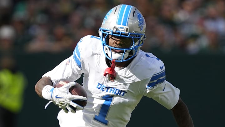 Detroit Lions wide receiver Jameson Williams (1) runs with the ball against Green Bay Packers linebacker Edgerrin Cooper (56) 