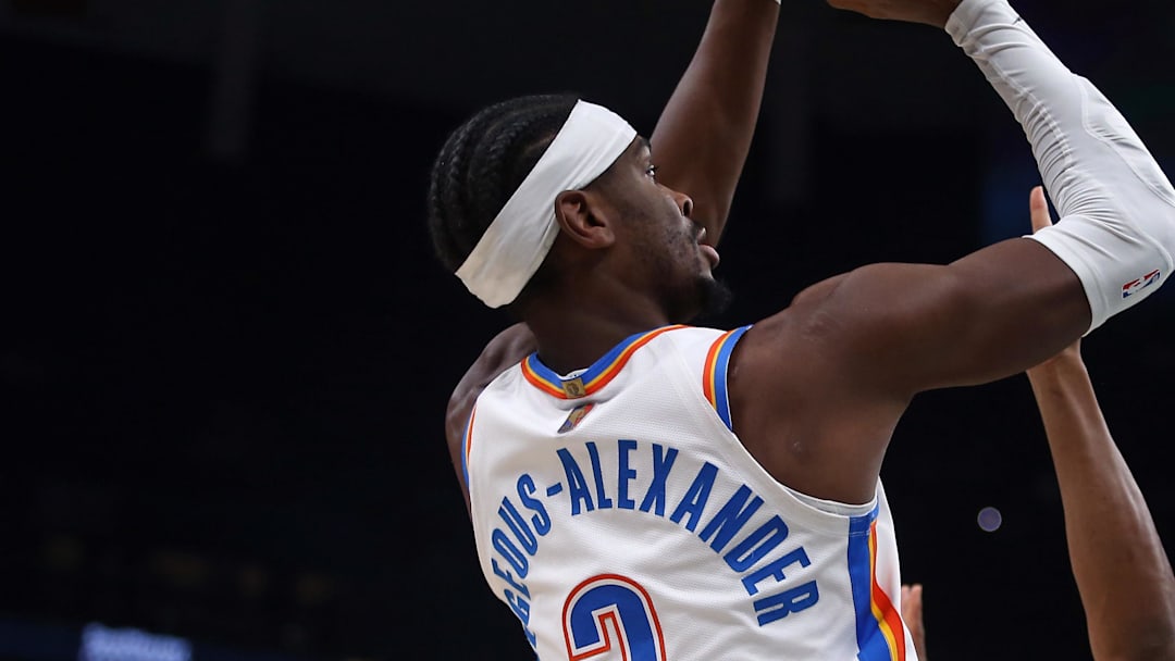 Nov 9, 2025; Memphis, Tennessee, USA; Oklahoma City Thunder guard Shai Gilgeous-Alexander (2) shoots as Memphis Grizzlies forward Jaylen Wells (0) defends during the first quarter at FedExForum. Mandatory Credit: Petre Thomas-Imagn Images