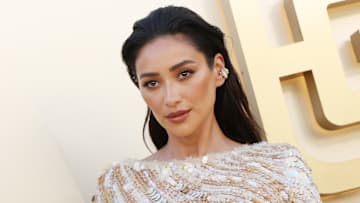  Shay Mitchell