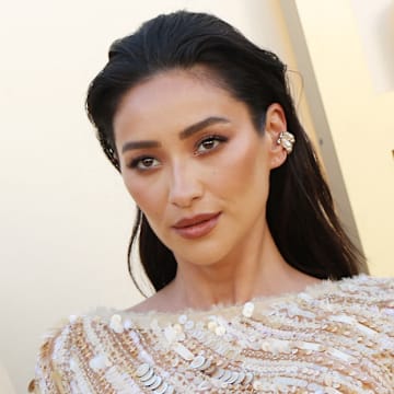  Shay Mitchell