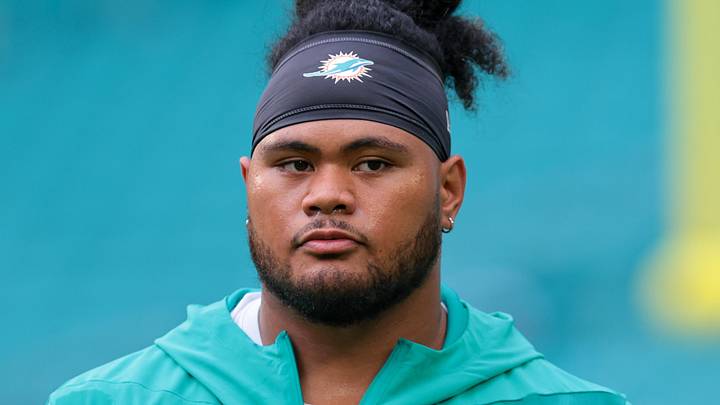 Miami Dolphins guard Jonah Savaiinaea