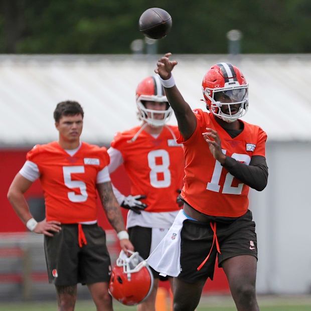 Browns quarterback Shedeur Sanders throws as QBs Dillon Gabriel (5) and Kenny Pickett look on during minicamp, Tuesday, June Browns quarterback Shedeur Sanders throws as QBs Dillon Gabriel (5) and Kenny Pickett look on during minicamp, Tuesday, June