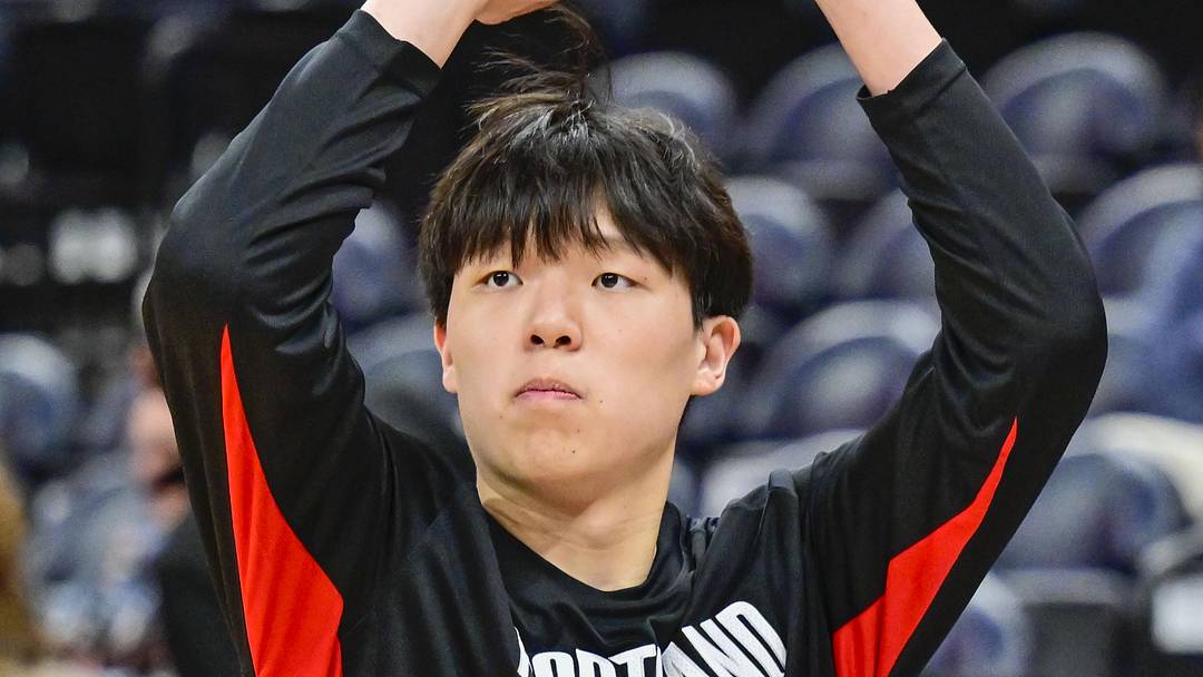 Oct 16, 2025; Salt Lake City, Utah, USA; Portland Trail Blazers center Yang Hansen (16) warms up before the game against the Utah Jazz at Delta Center. Mandatory Credit: Peter Creveling-Imagn Images