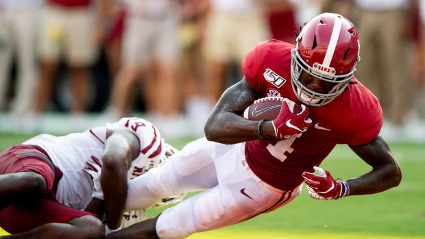 Alabama wide receiver Jerry Jeudy scores a touchdown for the Crimson Tide.