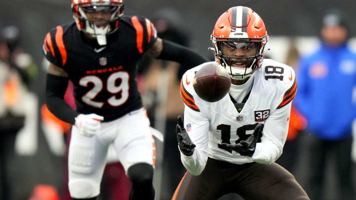 Cleveland Browns wide receiver David Bell (18) catches a pass 