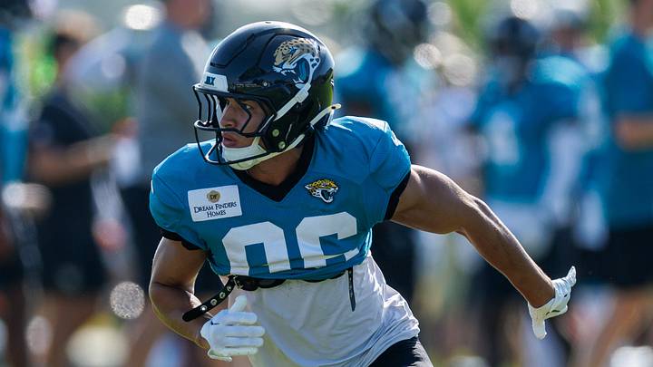 Aug 13, 2026; Metairie, LA, USA;  Jacksonville Jaguars wide receiver Trebor Peña (86) against the New Orleans Saints during a joint scrimmage during at Ochsner Sports Performance Center. 
