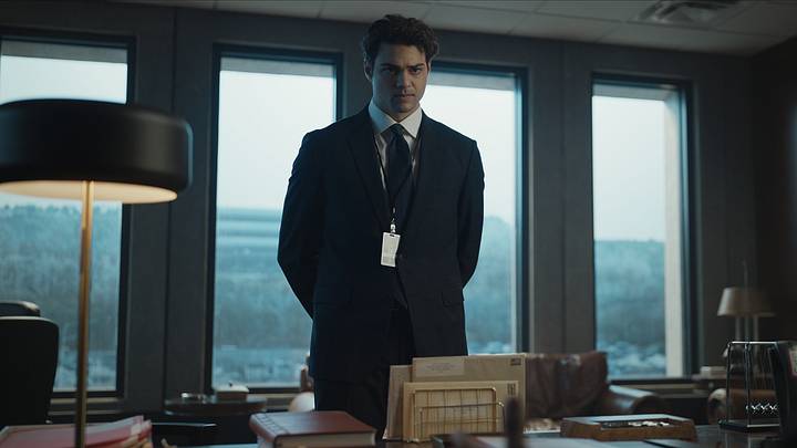 The Recruit. Noah Centineo as Owen Hendricks in Episode 201 of The Recruit. Cr. Courtesy of Netflix © 2024