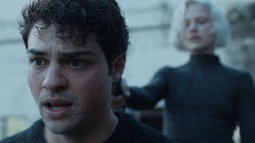The Recruit. (L to R) Noah Centineo as Owen Hendricks, Maddie Hasson as Nichika Lashin in Episode 201 of The Recruit