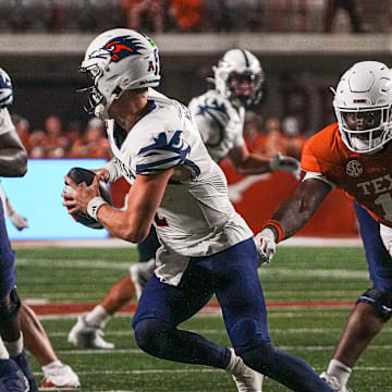 Texas Longhorns edge Colin Simmons (11) pressures UTSA quarterback Owen McCown (2) during the game at Darrell K Royal-Texas Memorial Stadium in Austin Saturday, Sept. 14, 2024.