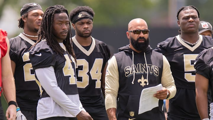 Jun 10, 2025; New Orleans, LA, USA; New Orleans Saints running back Alvin Kamara (41) talks with New Orleans Saints running backs coach Joel Thomas during minicamp at Ochsner Sports Performance Center. Mandatory Credit: Stephen Lew-Imagn Images Jun 10, 2025; New Orleans, LA, USA; New Orleans Saints running back Alvin Kamara (41) talks with New Orleans Saints running backs coach Joel Thomas during minicamp at Ochsner Sports Performance Center. Mandatory Credit: Stephen Lew-Imagn Images