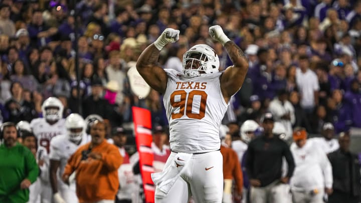 Texas Longhorns defensive lineman Byron Murphy II (90)