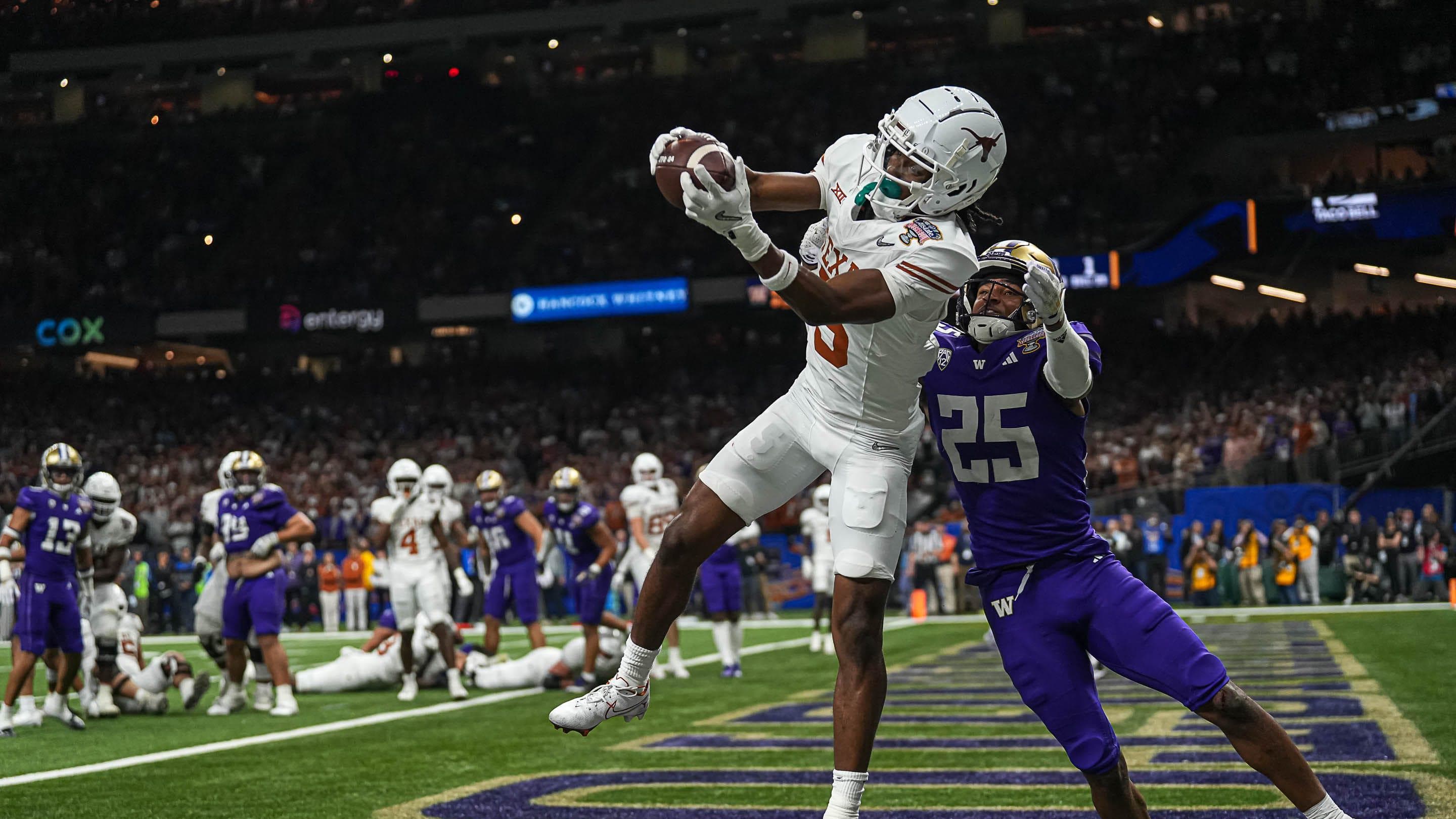 Texas Longhorns wide receiver Adonai Mitchell (5) makes a touchdown catch.