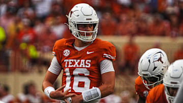 Texas Longhorns quarterback Arch Manning (16)