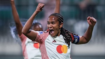 L'OL de Wendie Renard s'impose face au PSG (1-0).