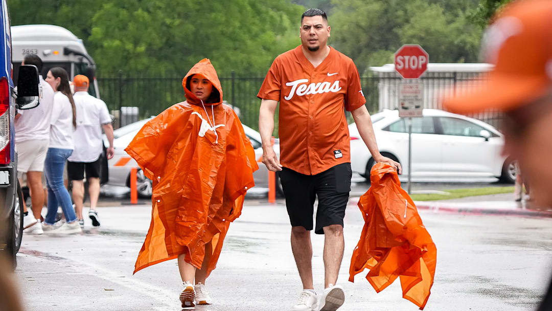 It was another sad day for Longhorns fans after their team dropped Game 2 against the Razorbacks on Friday night.