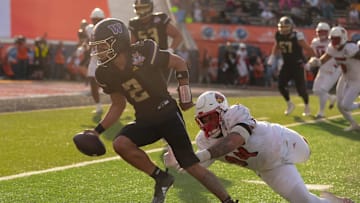 Washington’s Demond Williams Jr. (2) runs the ball during the 91st Tony the Tiger Sun Bowl game against Louisville on Tuesday, Dec. 31, 2024 at the Sun Bowl Stadium in El Paso, Texas.