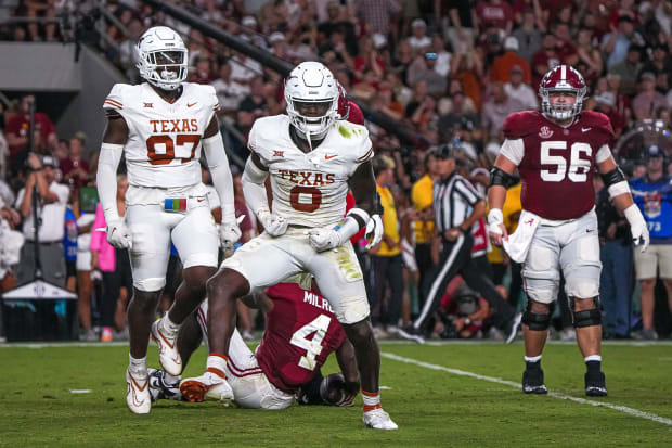 Texas Longhorns linebacker Anthony Hill Jr. (0) celebrates a sack during the game against Alabama at Bryant-Denny Stadium.