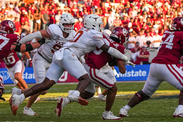 Hill sacks Oklahoma quarterback Michael Hawkins Jr. during the Red River Rivalry game.