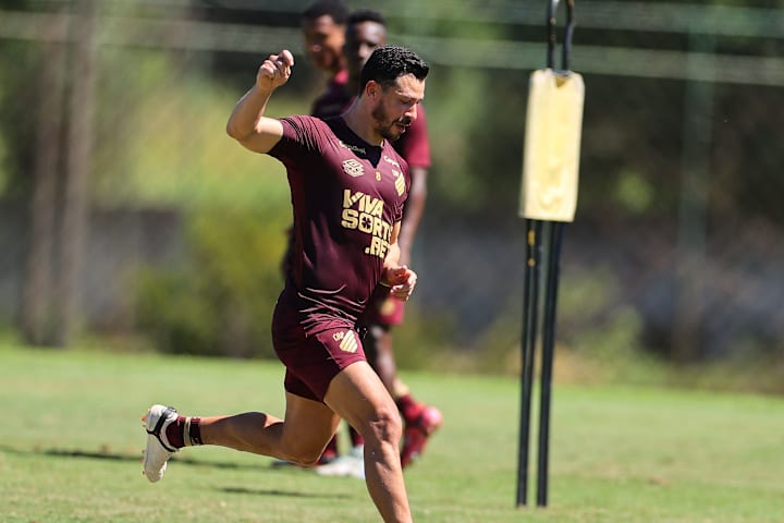 Giuliano, jogador do Athletico