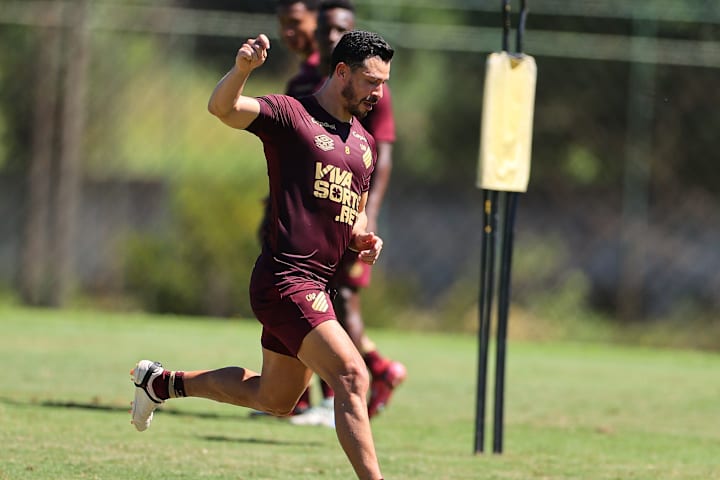 Giuliano, jogador do Athletico